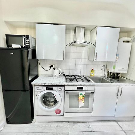 Apartamento Cosy Private Flat In London, Free Parking On Premise Carshalton Exterior foto