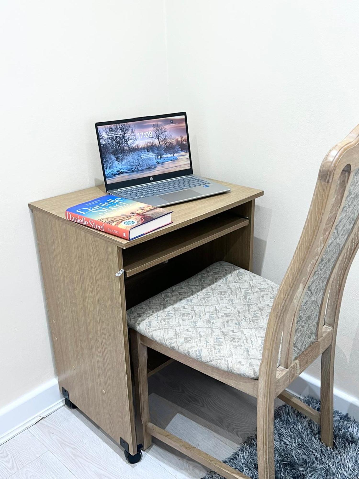 Apartamento Cosy Private Flat In London, Free Parking On Premise Carshalton Exterior foto