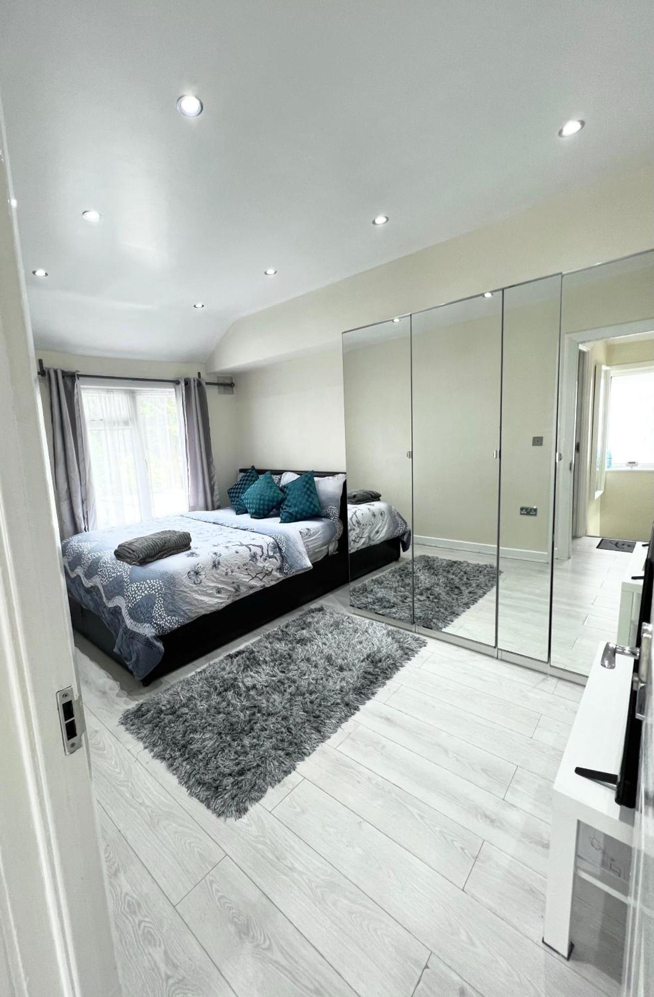 Apartamento Cosy Private Flat In London, Free Parking On Premise Carshalton Exterior foto